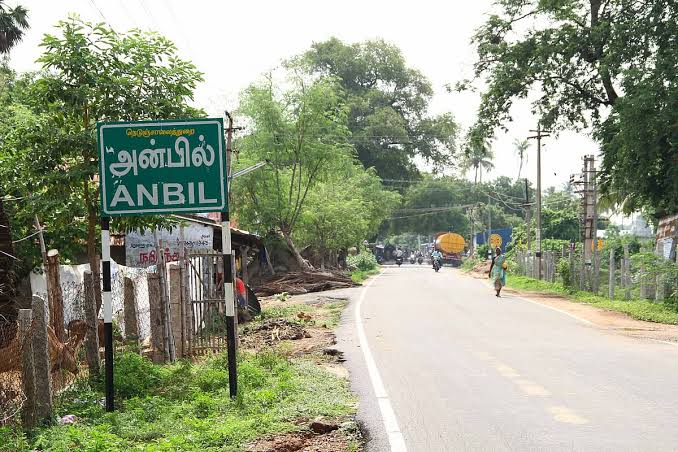 Thiru Anbil (Thiruvanbil) — Vadivazhagiya Nambi (Sundararaja) & Azhagiyavalli Nachiyar (Photo #2)